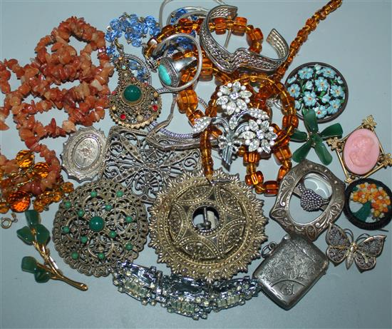 Mixed jewellery, cork screw etc